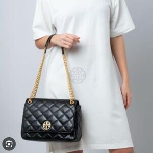 PERFECT Tory Burch Willa Shoulder Bag
